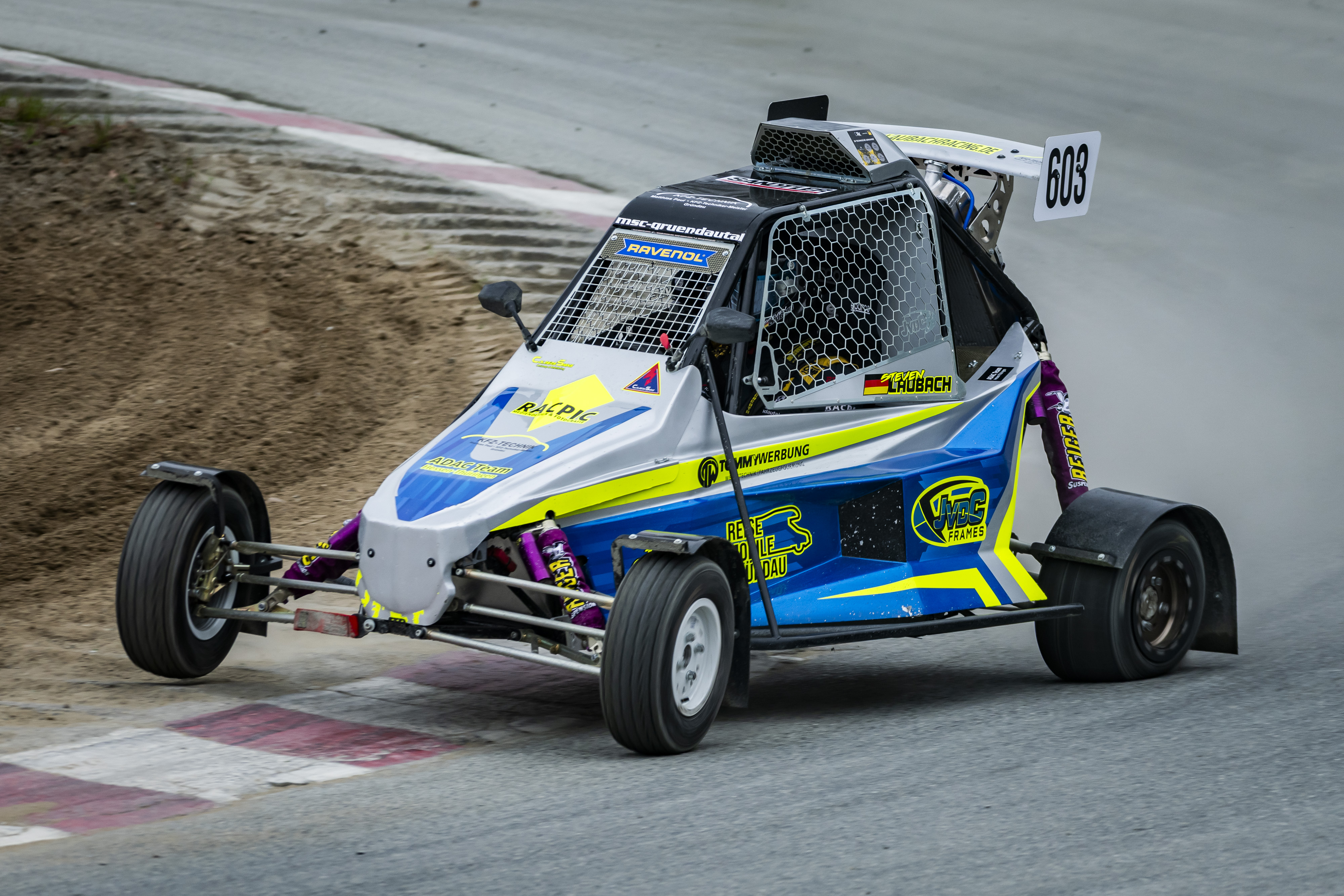 Steven Laubach gewinnt die Läufe eins und zwei in Buxtehude zum Auftakt des ADAC XC Cup 2026